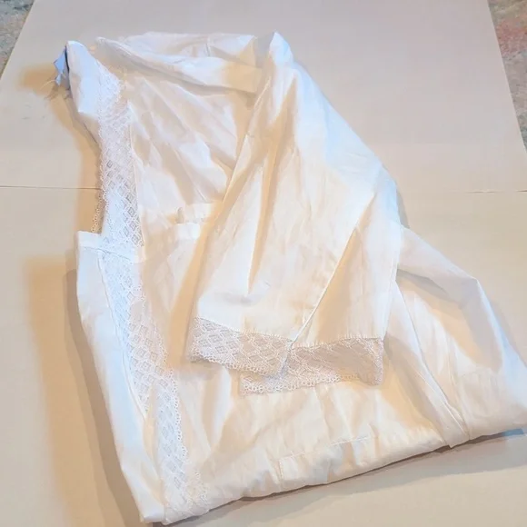 Yves Delorme Paris White Bathrobe Pockets Cottage core Prairie - Picture 5 of 14